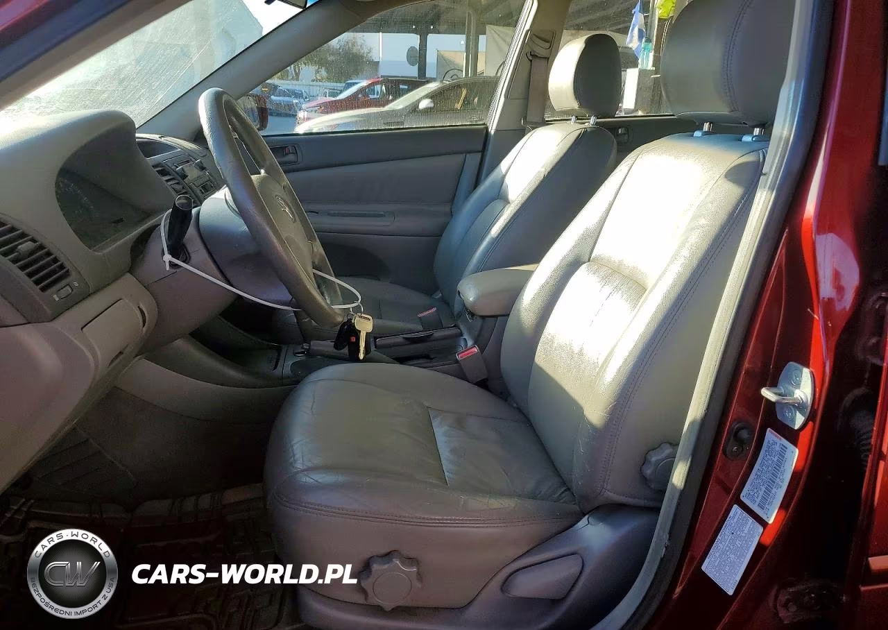 2002 Toyota Camry Le VIN:JTDBE32K020092420 - 7
