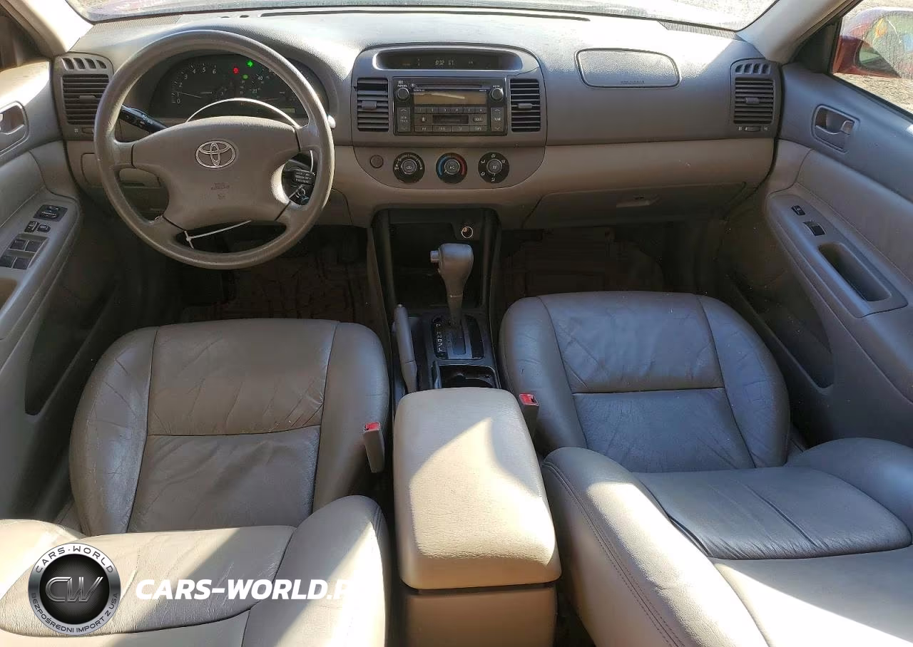 2002 Toyota Camry Le VIN:JTDBE32K020092420 - 8