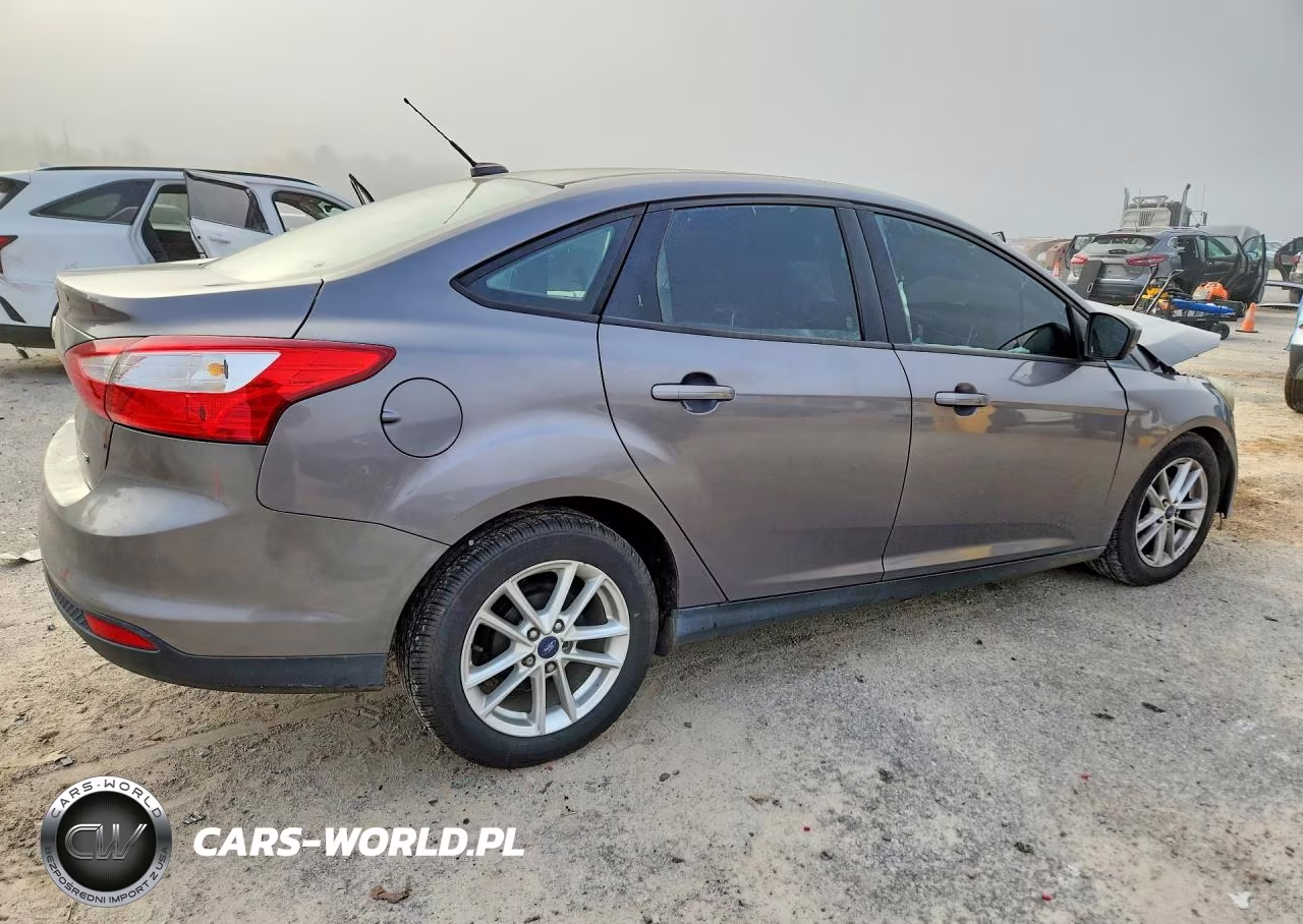 2012 Ford Focus Se VIN:1FAHP3F21CL161037 - 3