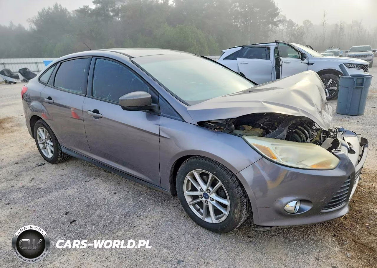 2012 Ford Focus Se VIN:1FAHP3F21CL161037 - 4