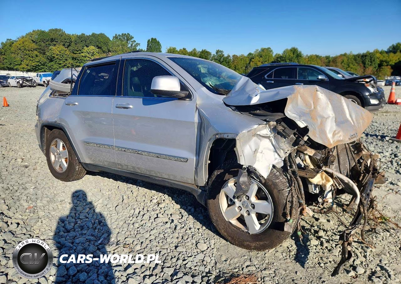 2013 Jeep Grand Cherokee Laredo VIN:1C4RJEAGXDC632201 - 4
