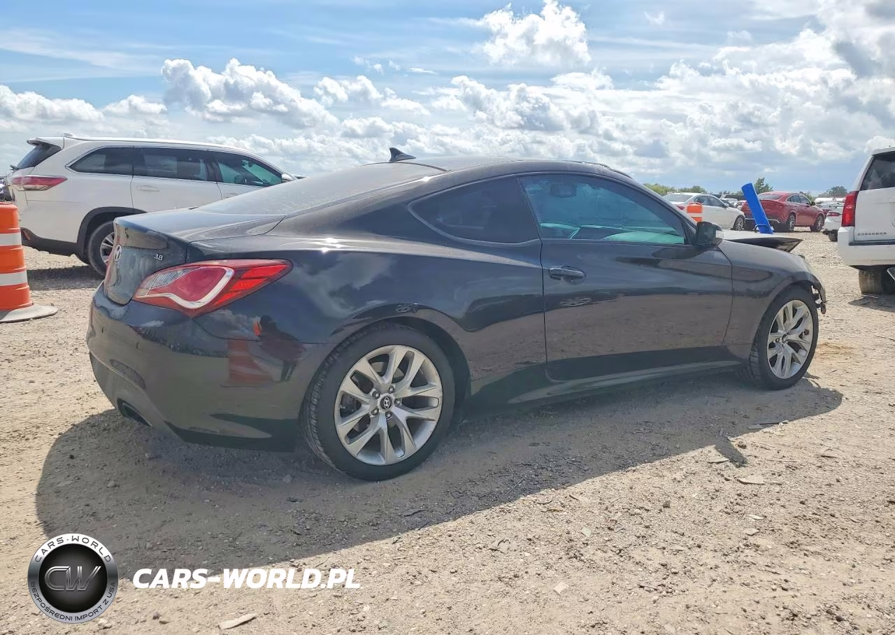2013 Hyundai Genesis Coupe 3.8 Grand Touring VIN:KMHHU6KJ1DU105687 - 3