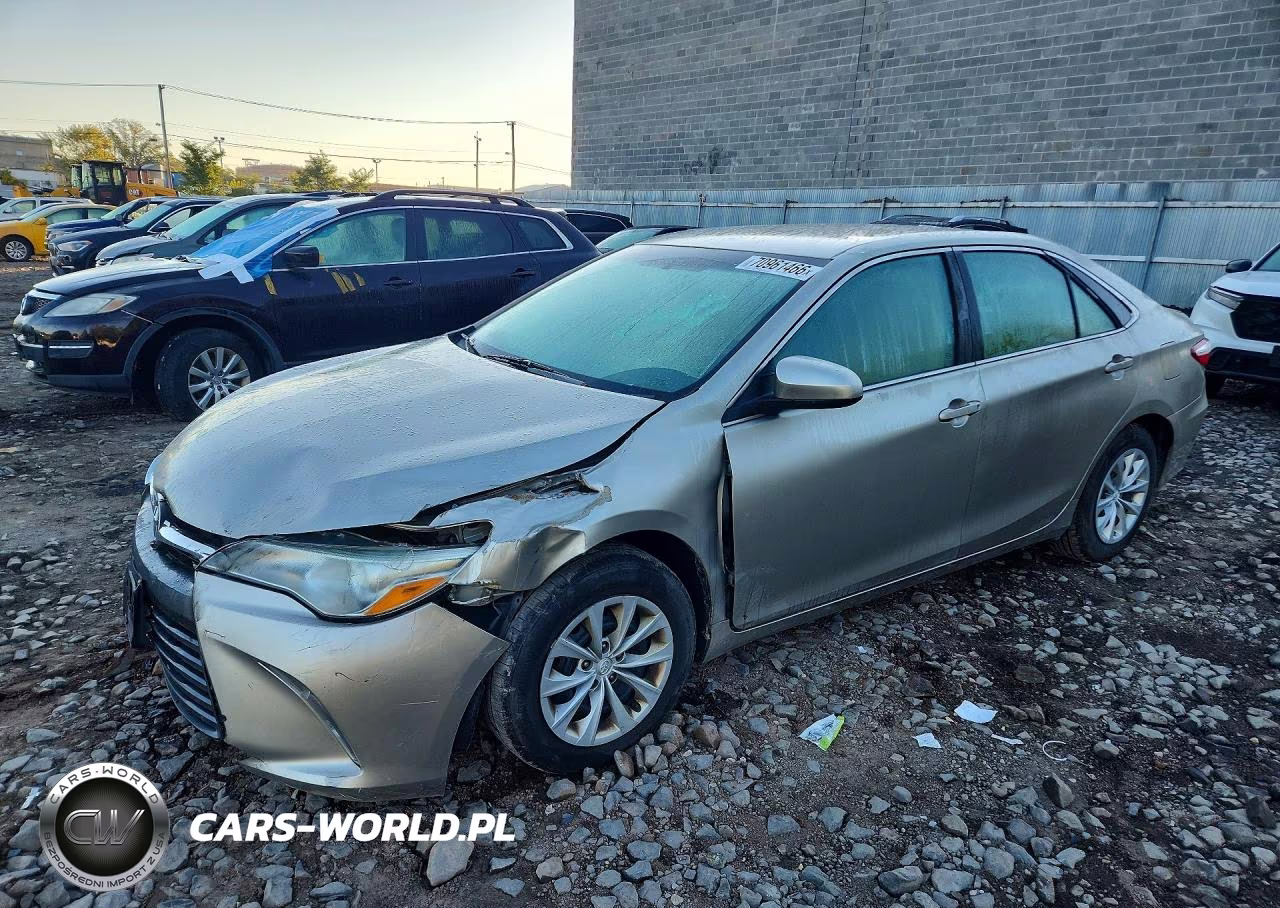 2015 Toyota Camry Le – zdjęcie 1 z 12
