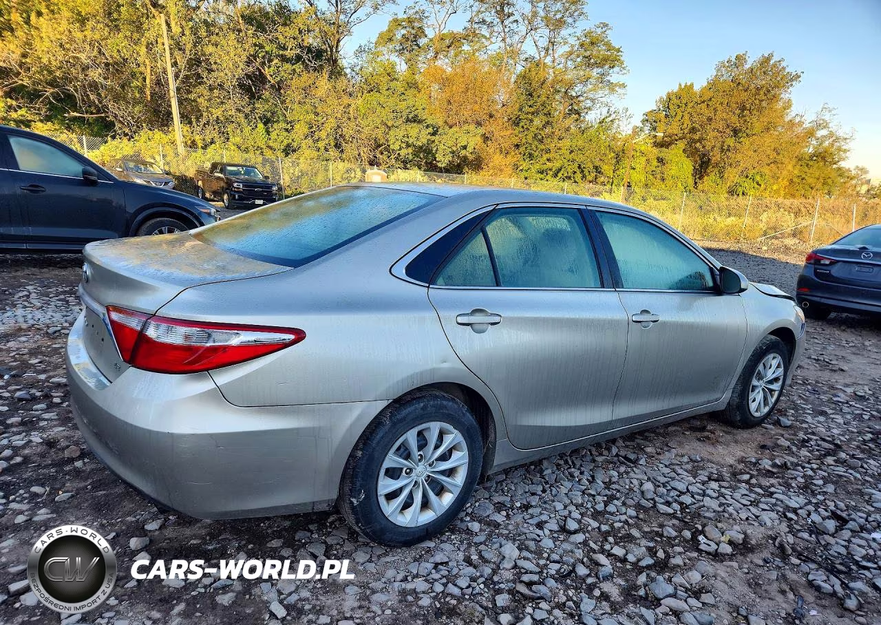 2015 Toyota Camry Le VIN:4T4BF1FK2FR484701 - 3