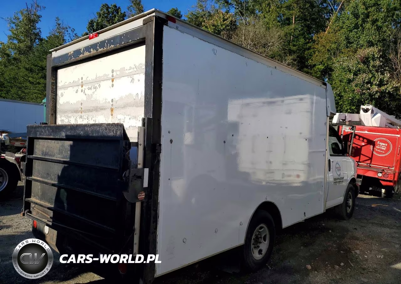 2010 Chevrolet Express Delivery Truck VIN:1GB3G2AA5A1140511 - 3