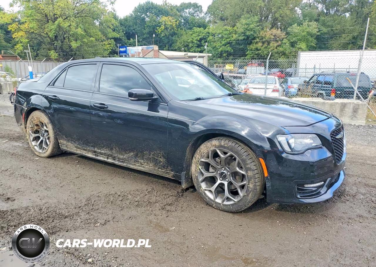 2017 Chrysler 300 S VIN:2C3CCABG0HH585758 - 4