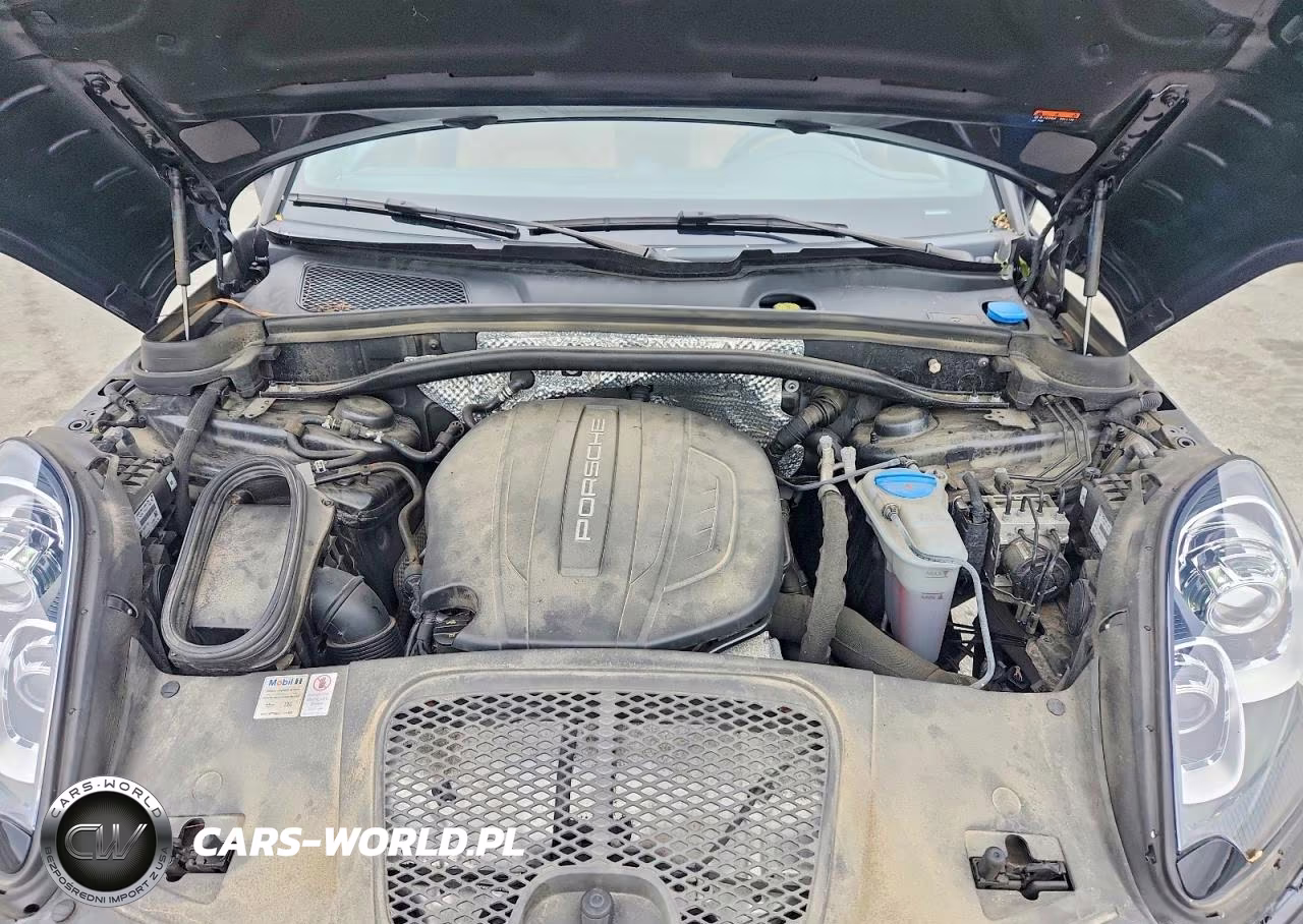 2018 Porsche Macan VIN:WP1AA2A53JLB07355 - 12