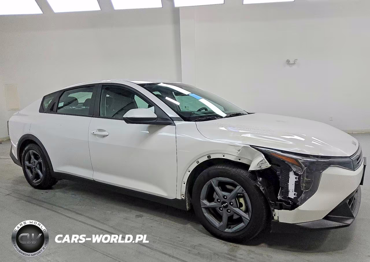 2025 Kia K4 Lxs VIN:3KPFT4DE4SE157667 - 4