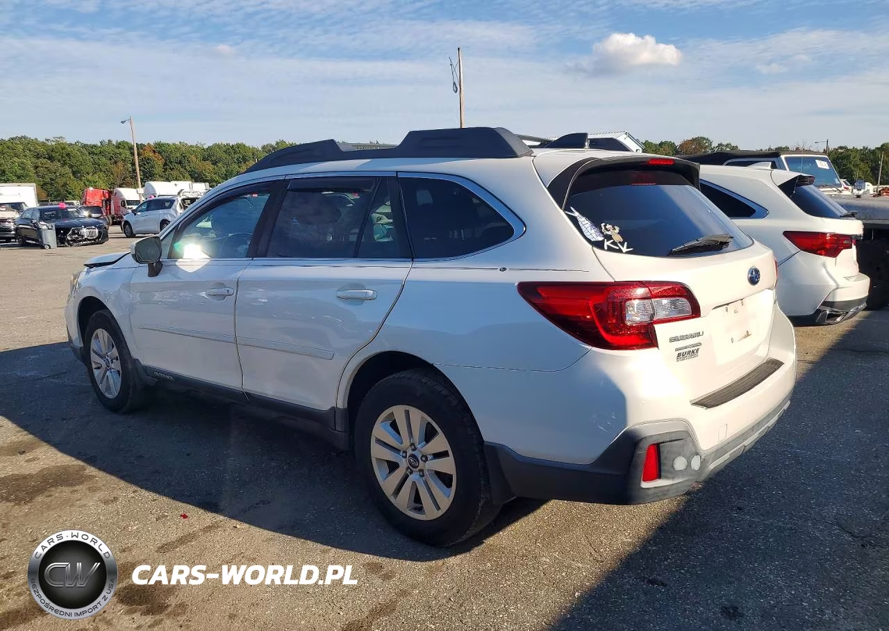 2018 Subaru Outback 2.5I Premium VIN:4S4BSACC3J3310542 - 2