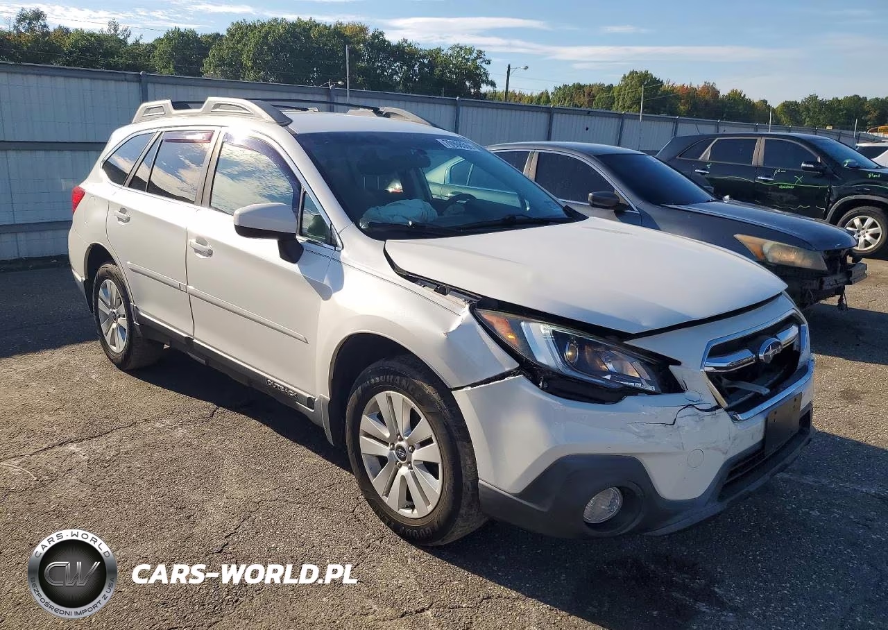 2018 Subaru Outback 2.5I Premium VIN:4S4BSACC3J3310542 - 4