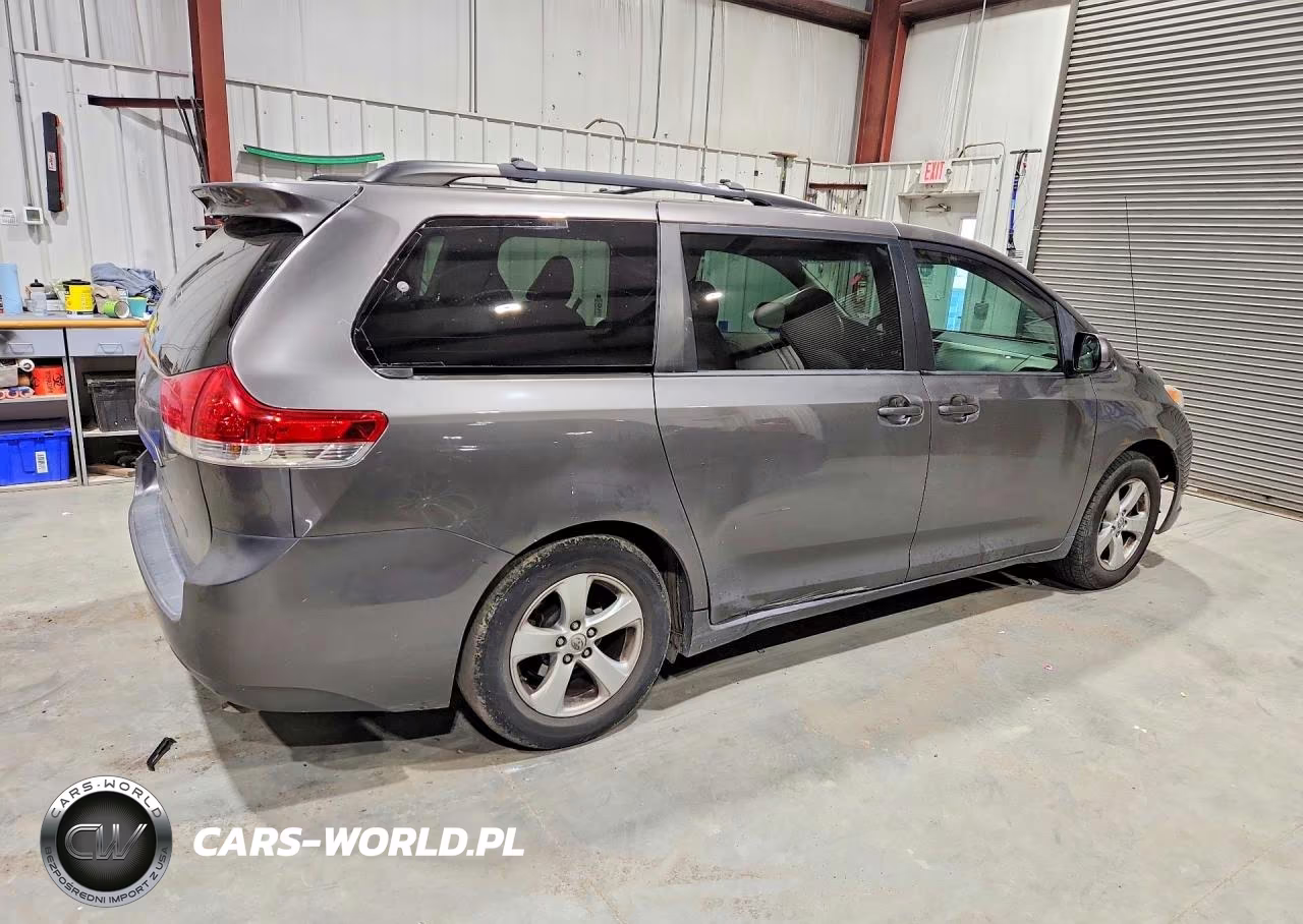 2014 Toyota Sienna Le VIN:5TDKK3DC7ES433568 - 3
