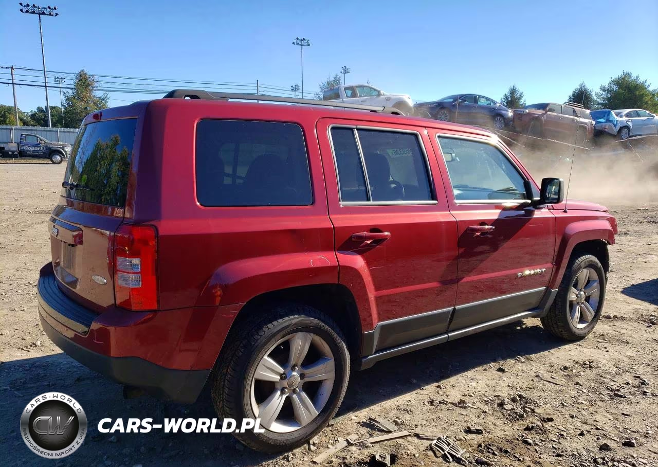 2014 Jeep Patriot Latitude VIN:1C4NJPFB6ED672472 - 3