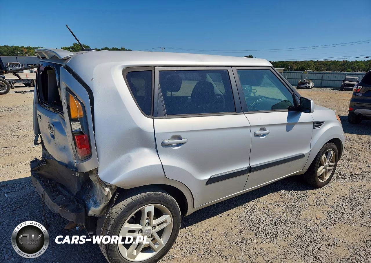 2011 Kia Soul + VIN:KNDJT2A28B7279084 - 3