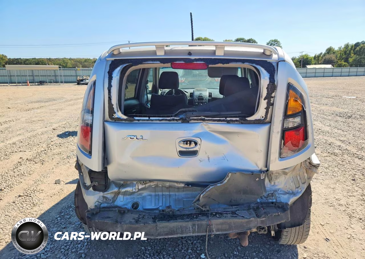 2011 Kia Soul + VIN:KNDJT2A28B7279084 - 6
