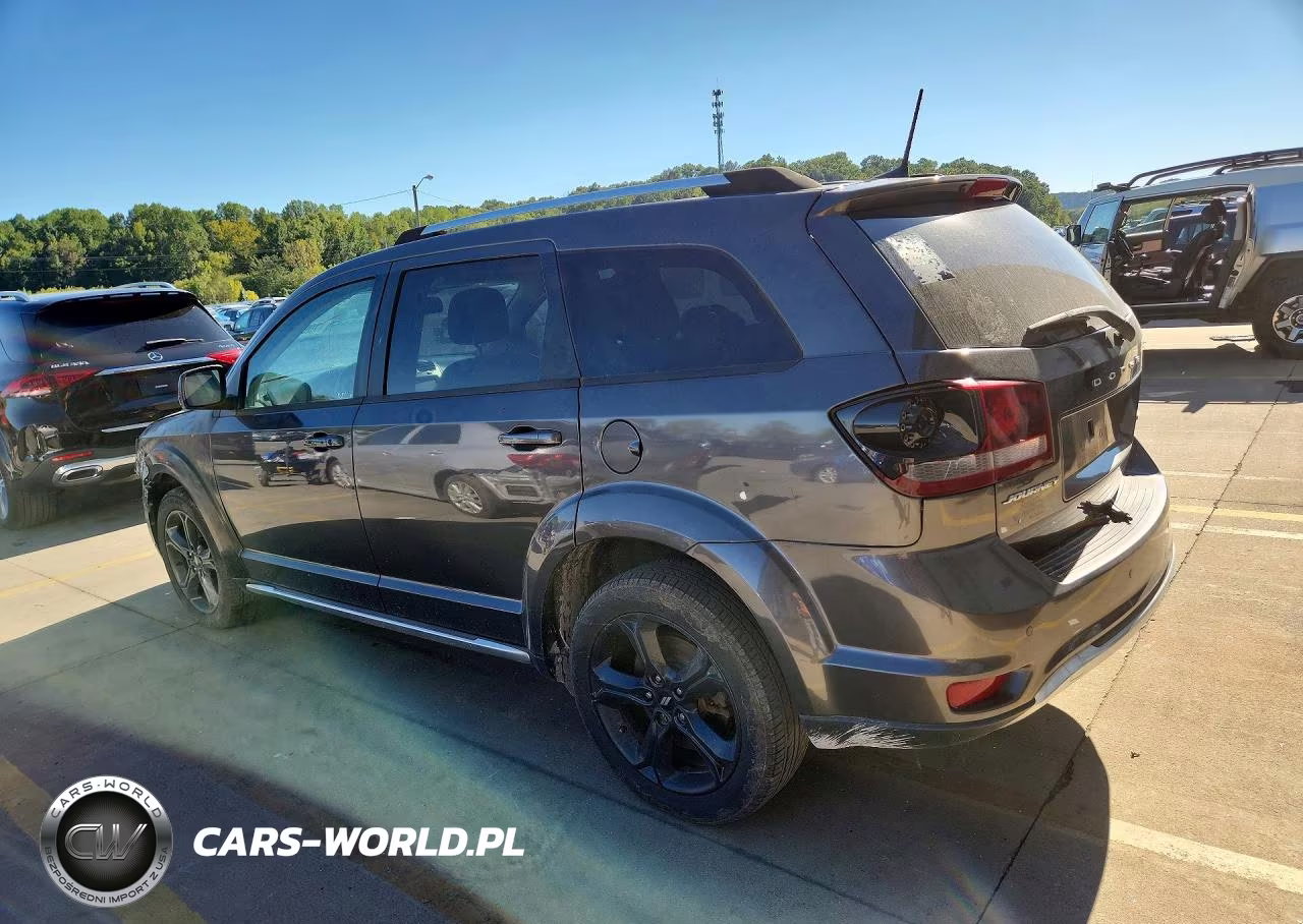 2020 Dodge Journey Crossroad VIN:3C4PDCGB3LT266647 - 2