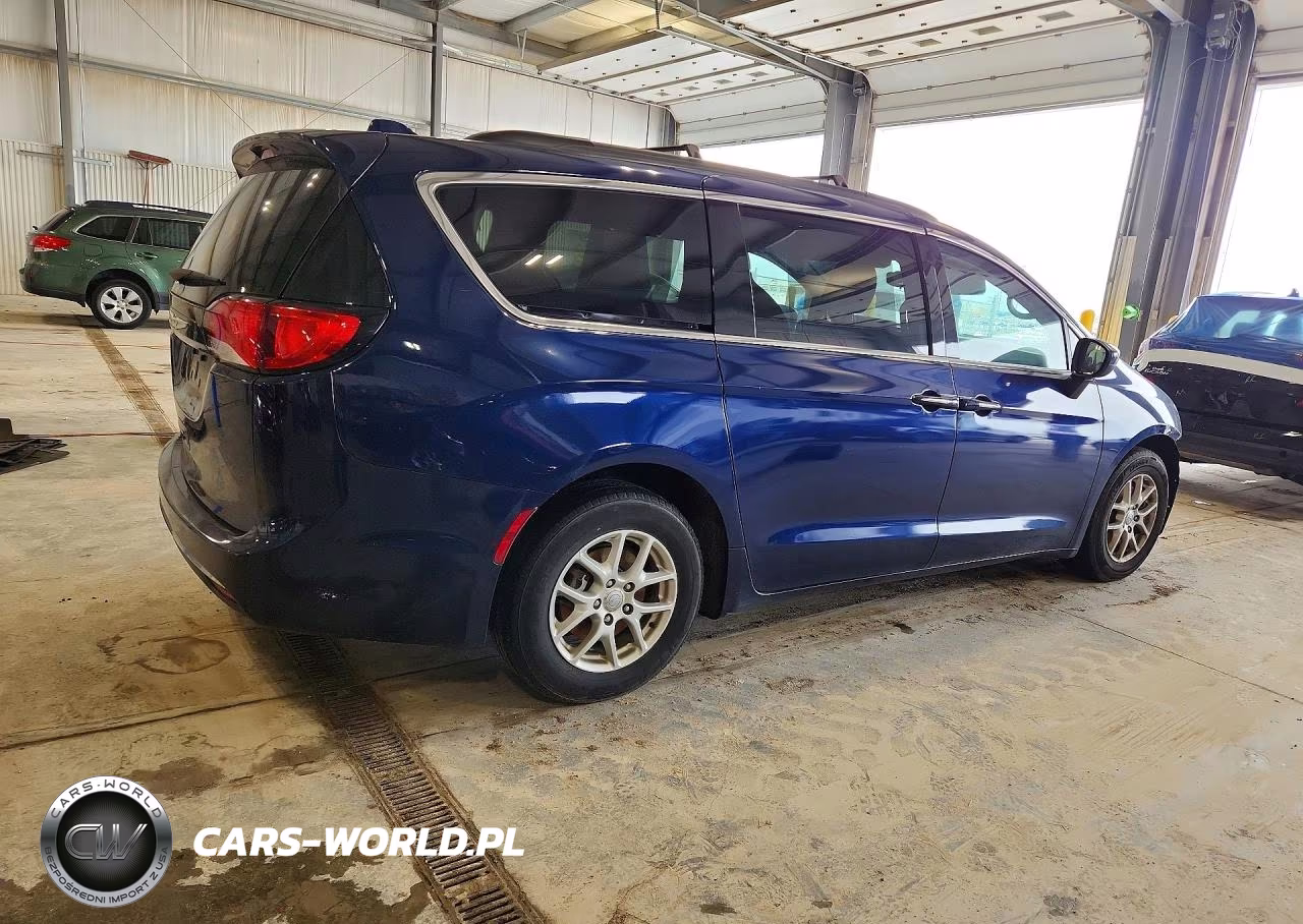 2017 Chrysler Pacifica Touring L VIN:2C4RC1BG8HR753534 - 3