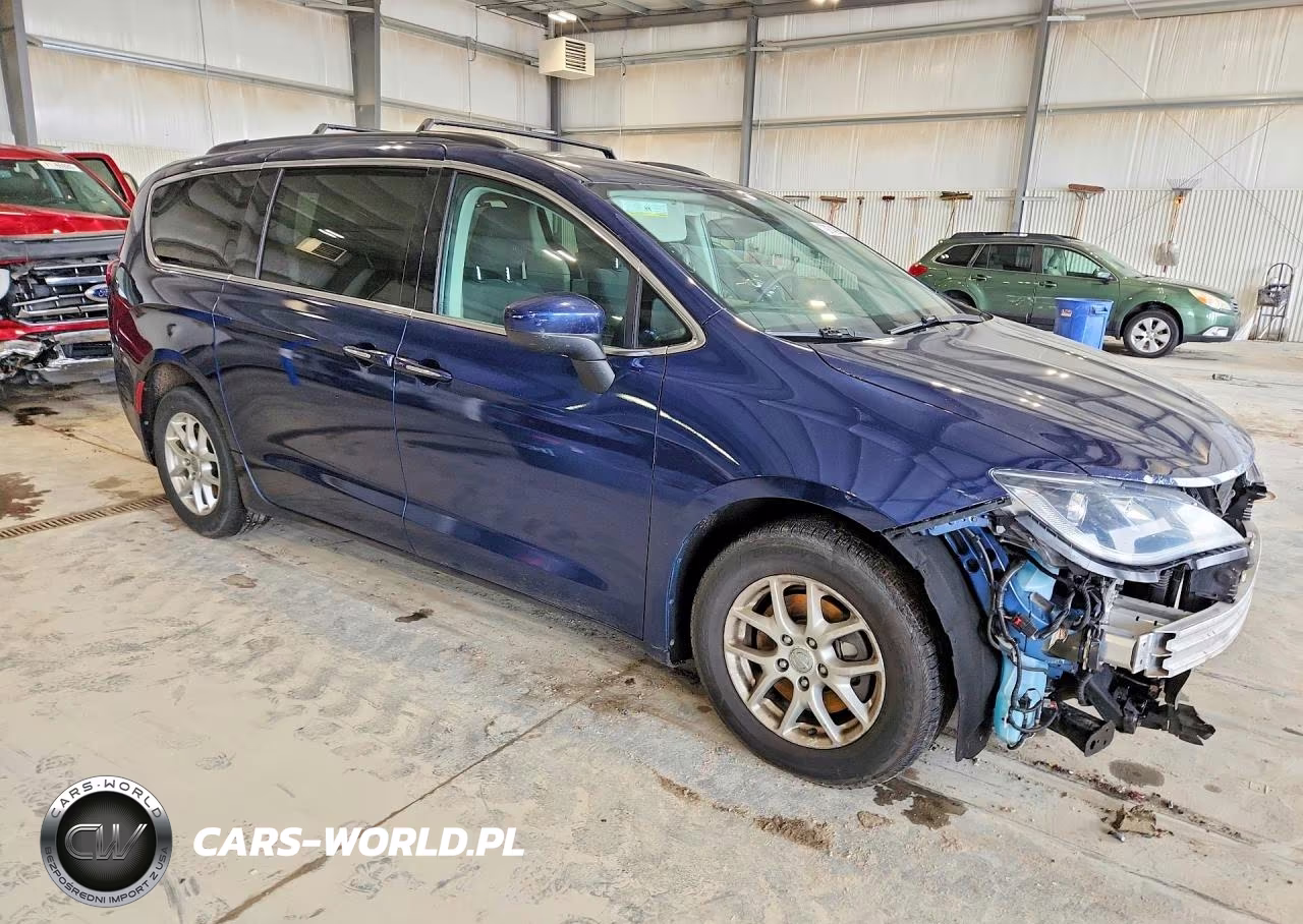 2017 Chrysler Pacifica Touring L VIN:2C4RC1BG8HR753534 - 4