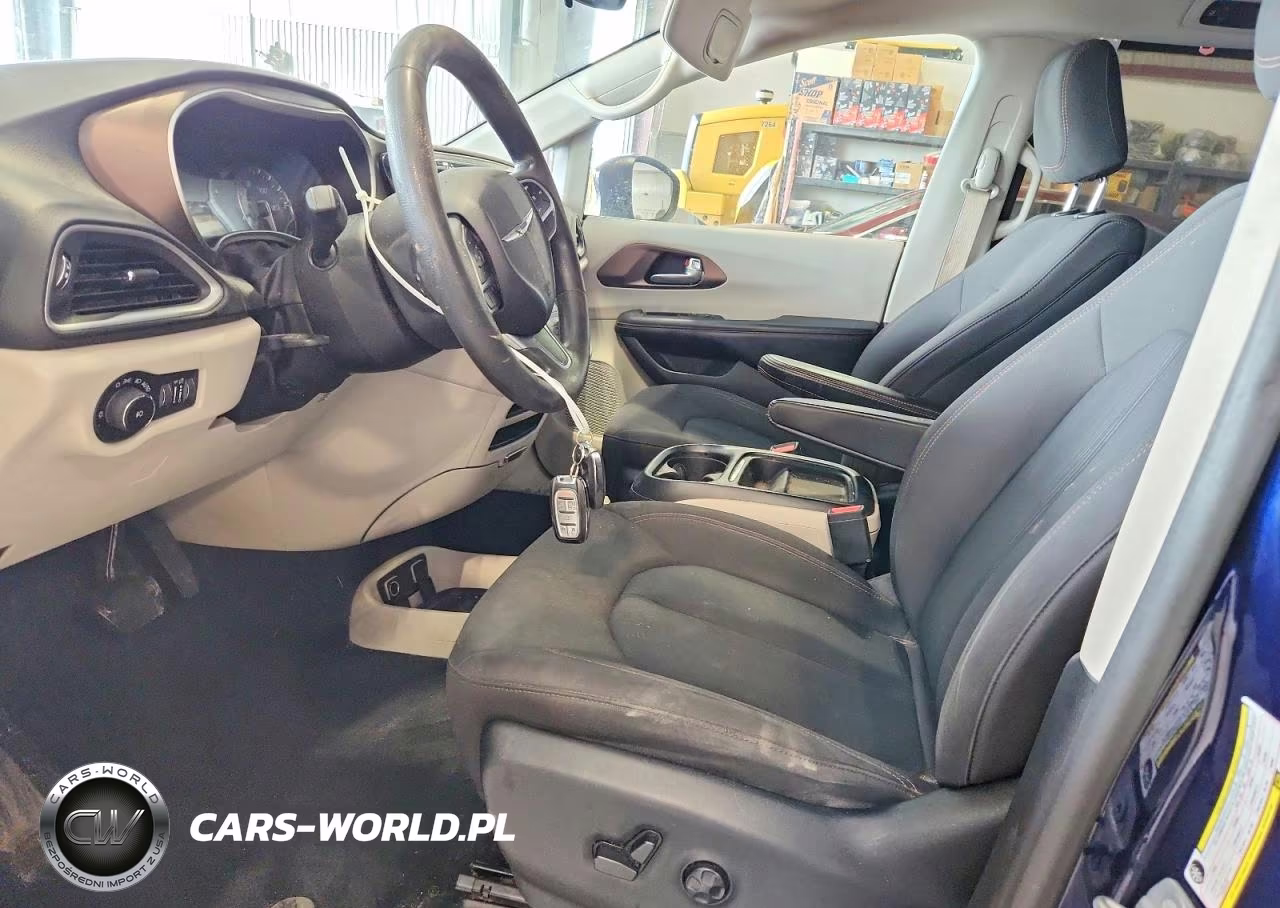 2017 Chrysler Pacifica Touring L VIN:2C4RC1BG8HR753534 - 7