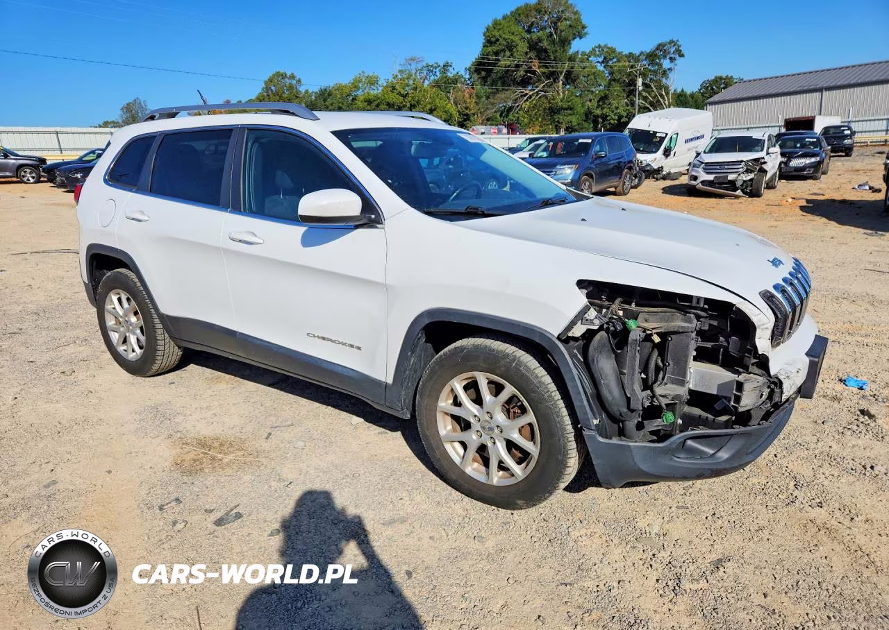 2015 Jeep Cherokee Latitude VIN:1C4PJMCS0FW639324 - 4