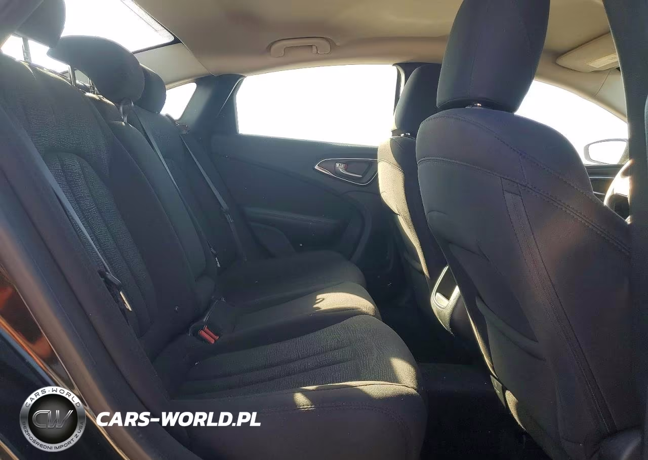 2015 Chrysler 200 Limited VIN:1C3CCCAB1FN677337 - 10