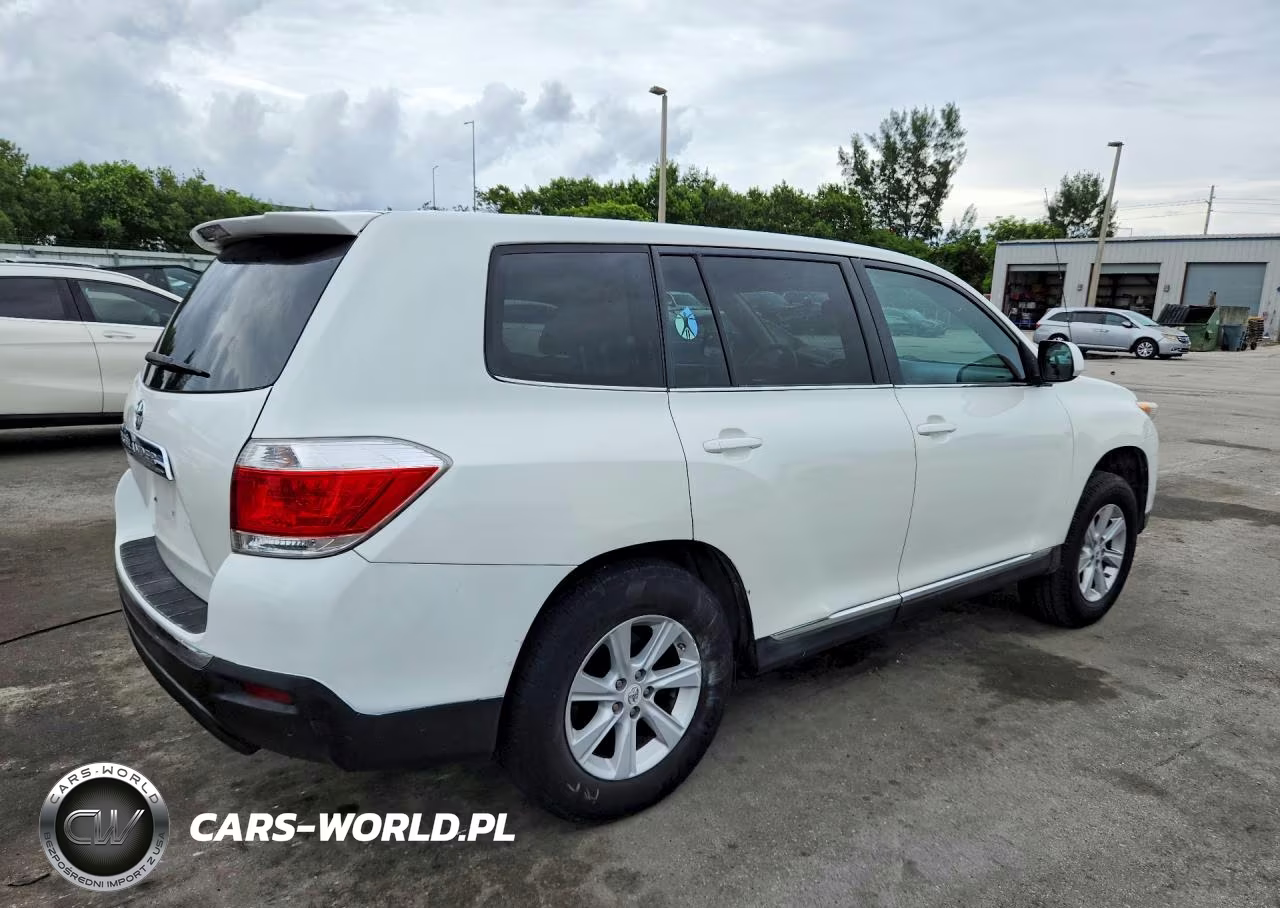 2011 Toyota Highlander Base VIN:5TDZK3EH6BS049723 - 3