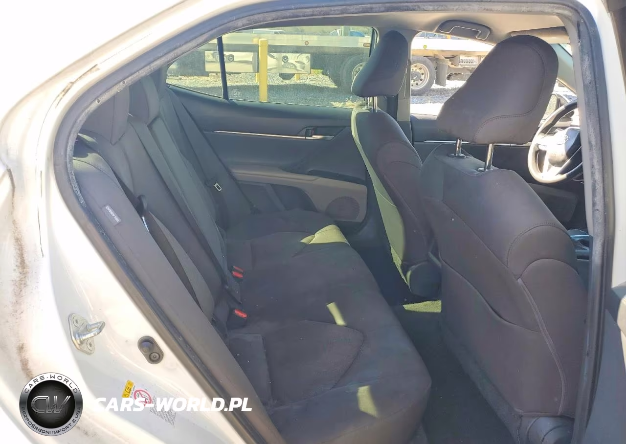 2018 Toyota Camry Le VIN:JTNB11HK9J3004254 - 10