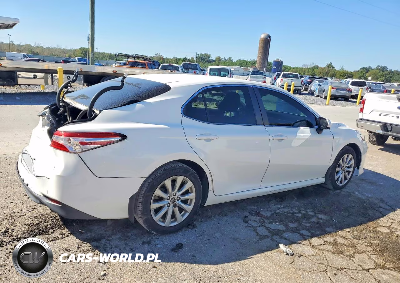 2018 Toyota Camry Le VIN:JTNB11HK9J3004254 - 3