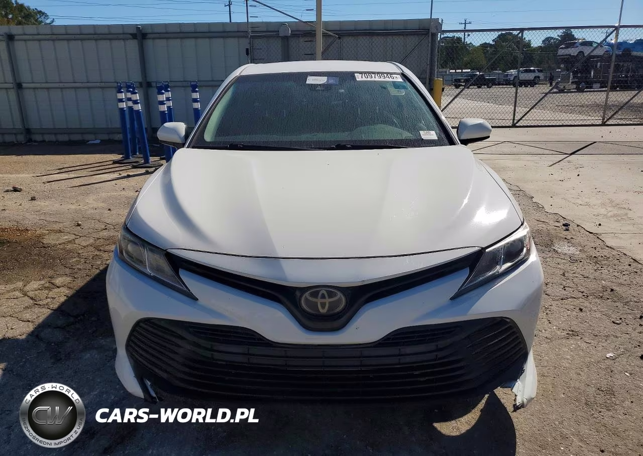 2018 Toyota Camry Le VIN:JTNB11HK9J3004254 - 5
