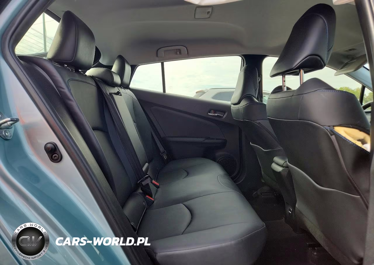 2018 Toyota Prius Three Touring VIN:JTDKARFU3J3060228 - 10
