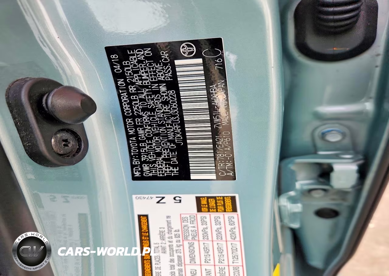 2018 Toyota Prius Three Touring VIN:JTDKARFU3J3060228 - 12
