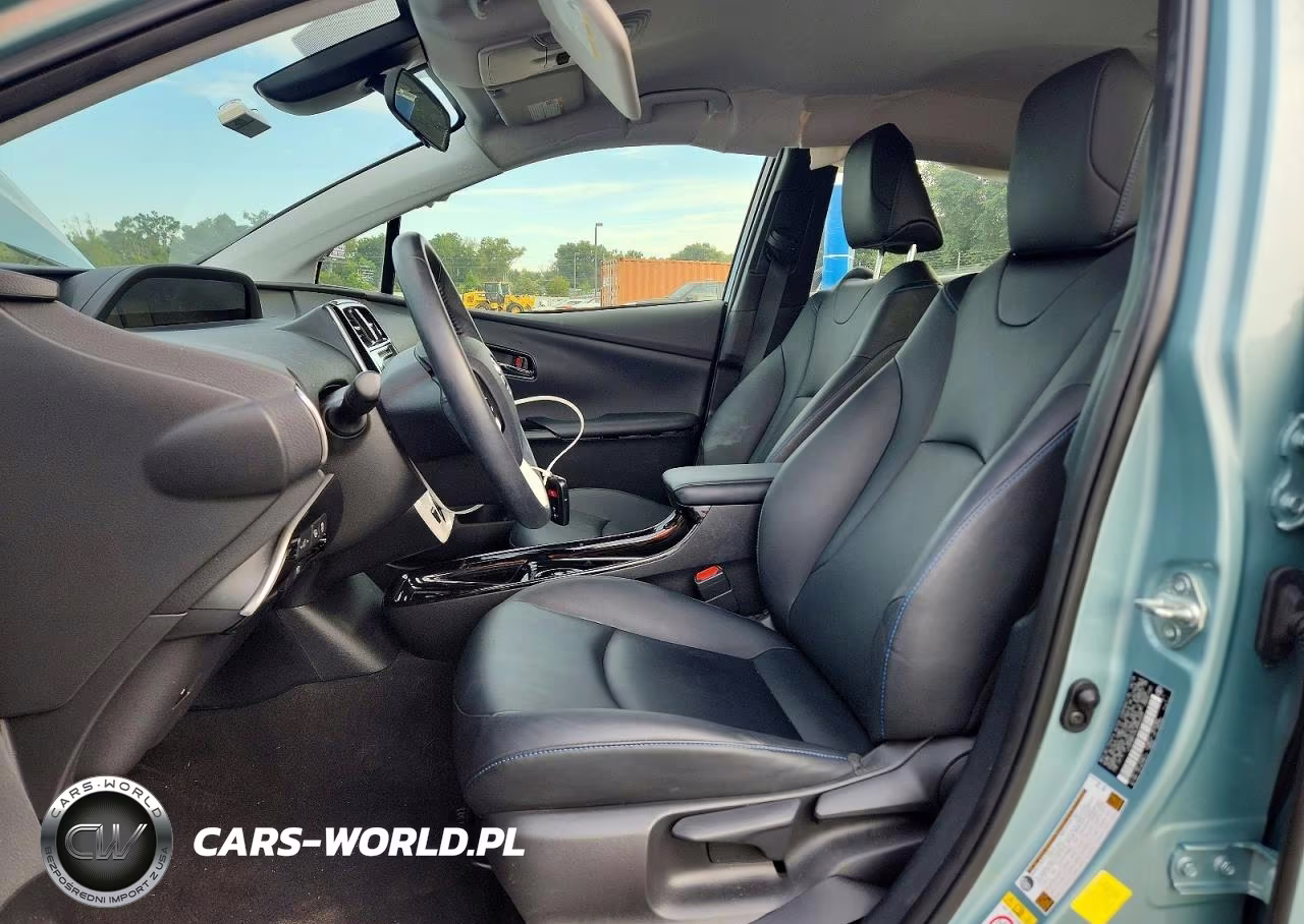 2018 Toyota Prius Three Touring VIN:JTDKARFU3J3060228 - 7
