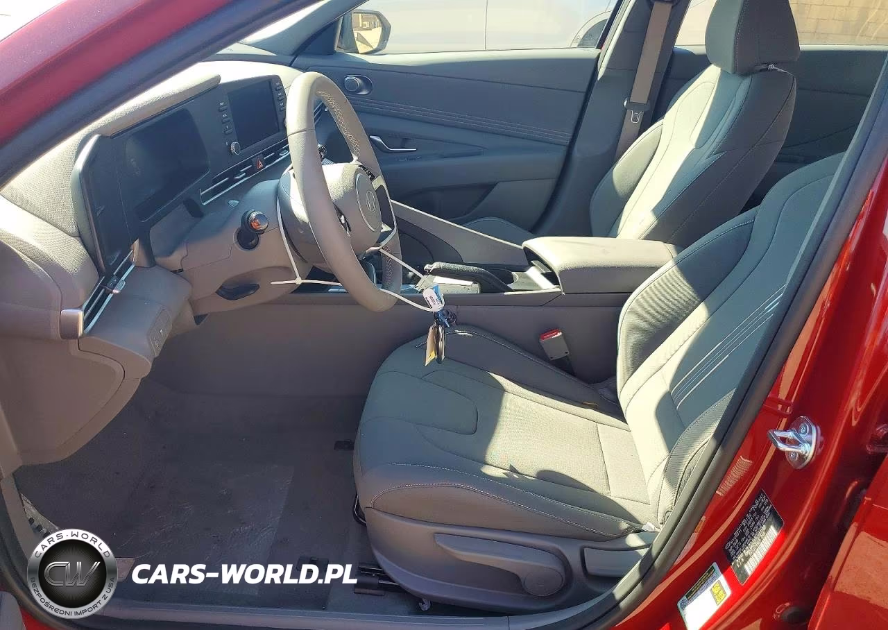 2026 Hyundai Elantra Sel Sport VIN:KMHLM4DG8TU107189 - 7
