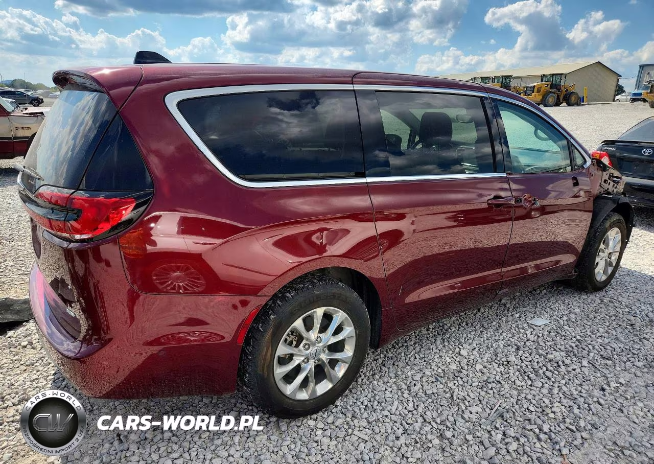 2023 Chrysler Pacifica Touring L VIN:2C4RC3BG7PR523638 - 3