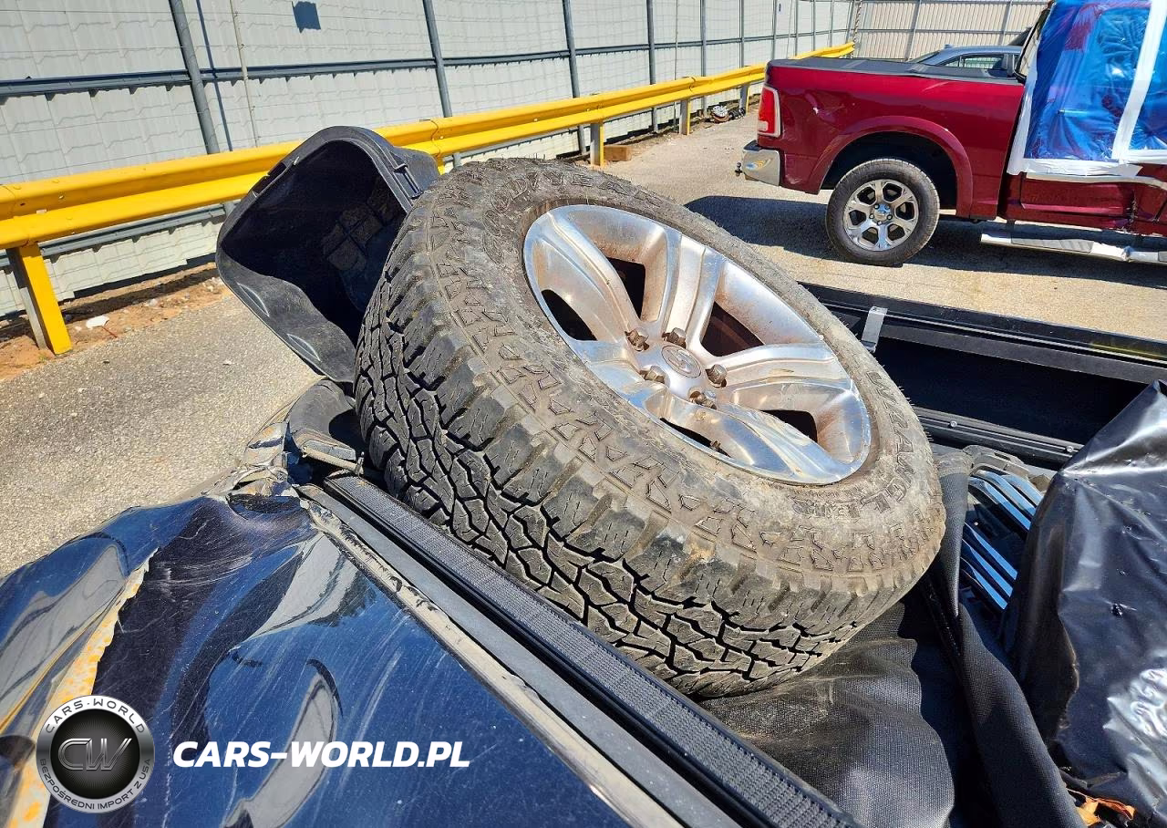 2022 Ram 1500 Classic Tradesman VIN:3C6RR6KTXNG172425 - 12