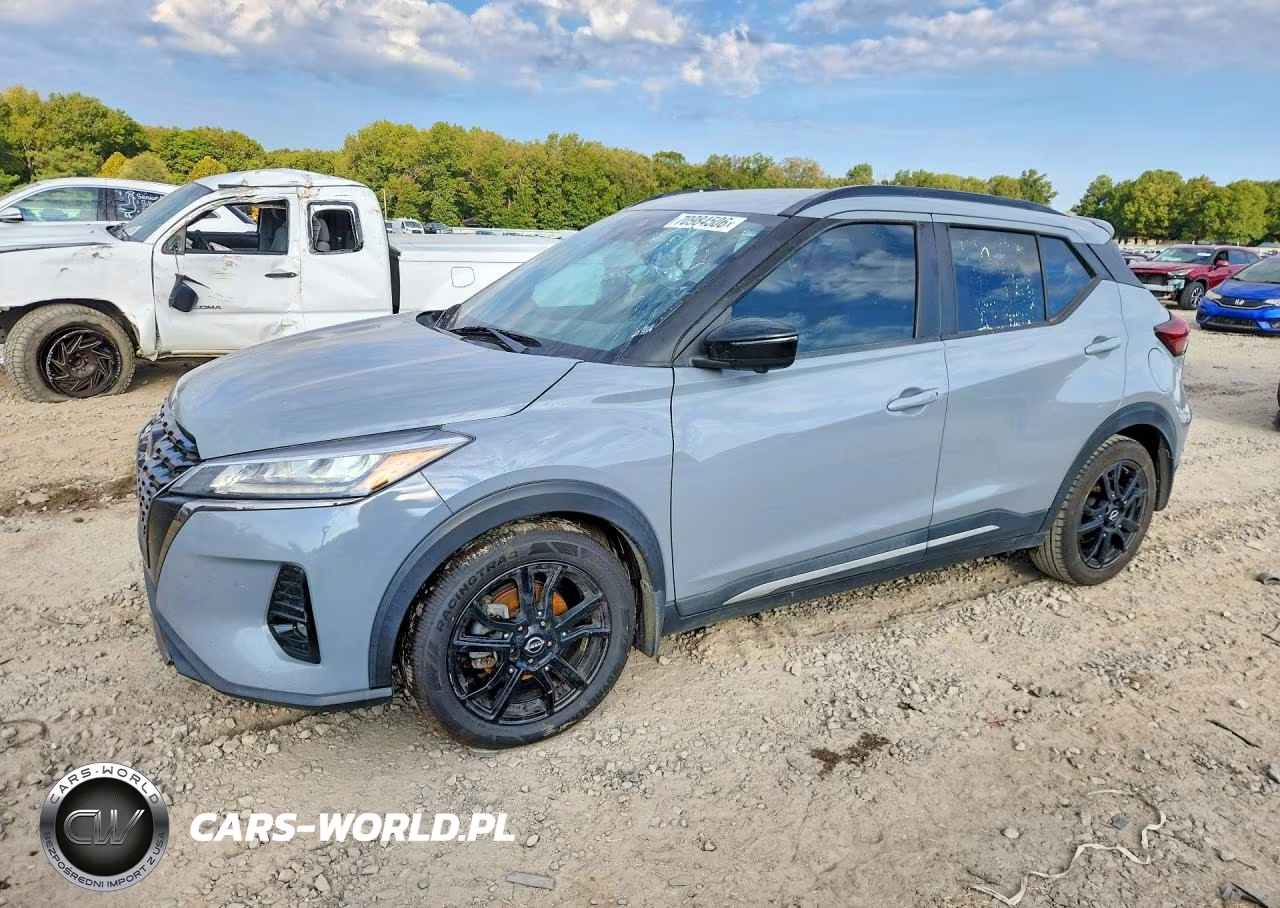 2022 Nissan Kicks Sr