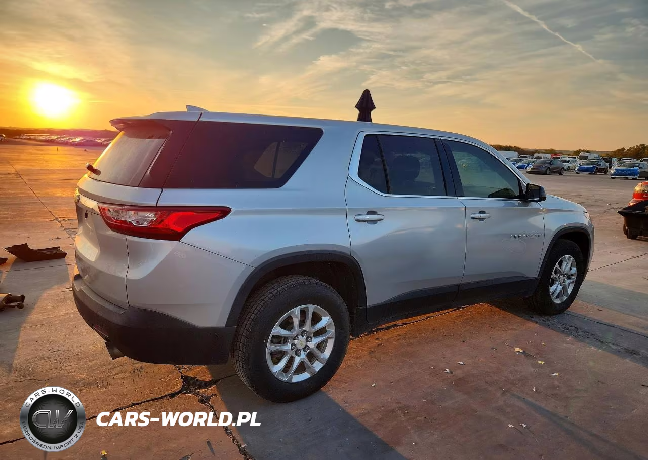 2019 Chevrolet Traverse Ls VIN:1GNERFKW9KJ180356 - 3