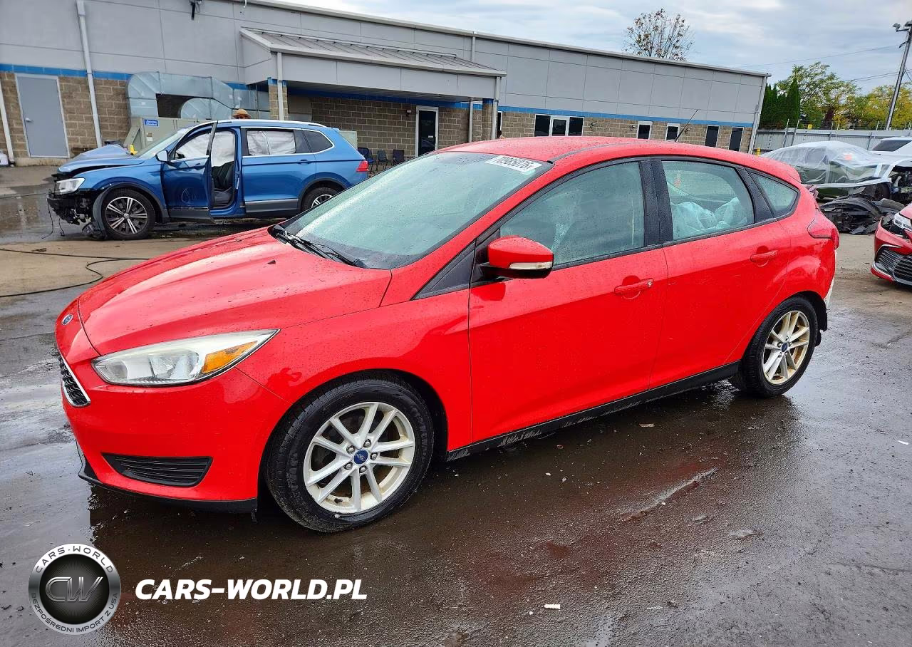 2015 Ford Focus Se VIN:1FADP3K21FL212996 - 1