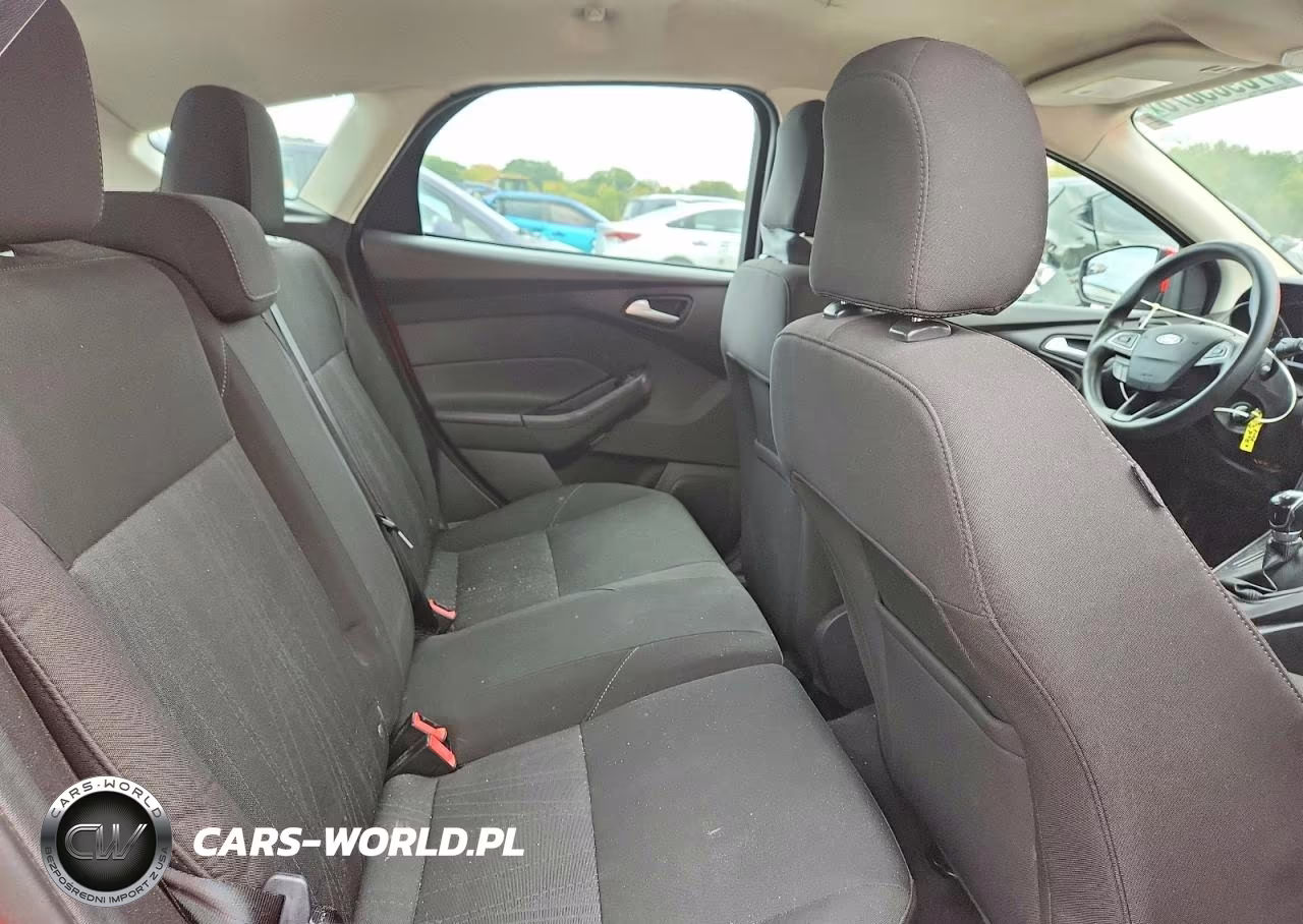 2015 Ford Focus Se VIN:1FADP3K21FL212996 - 10