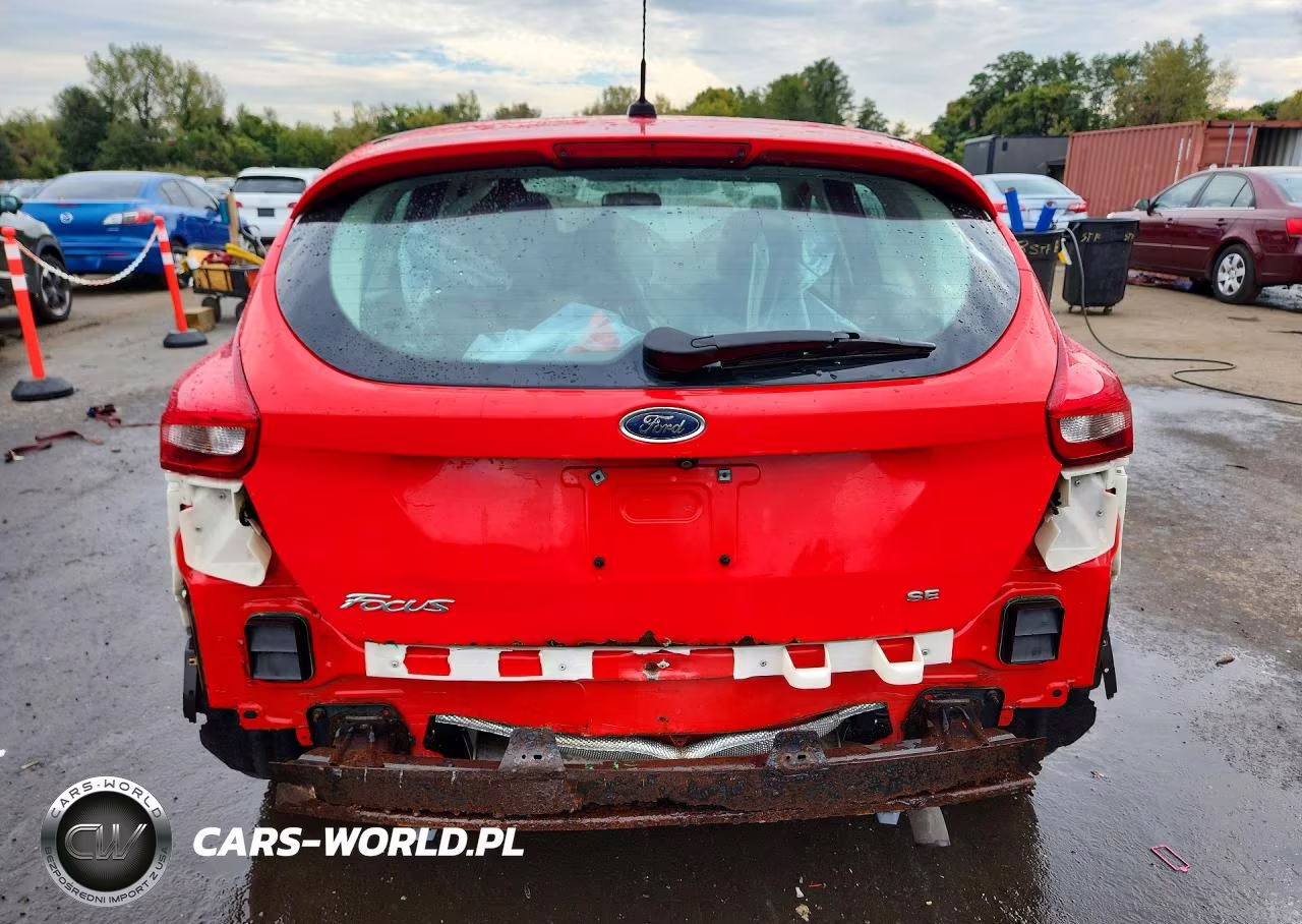 2015 Ford Focus Se VIN:1FADP3K21FL212996 - 6