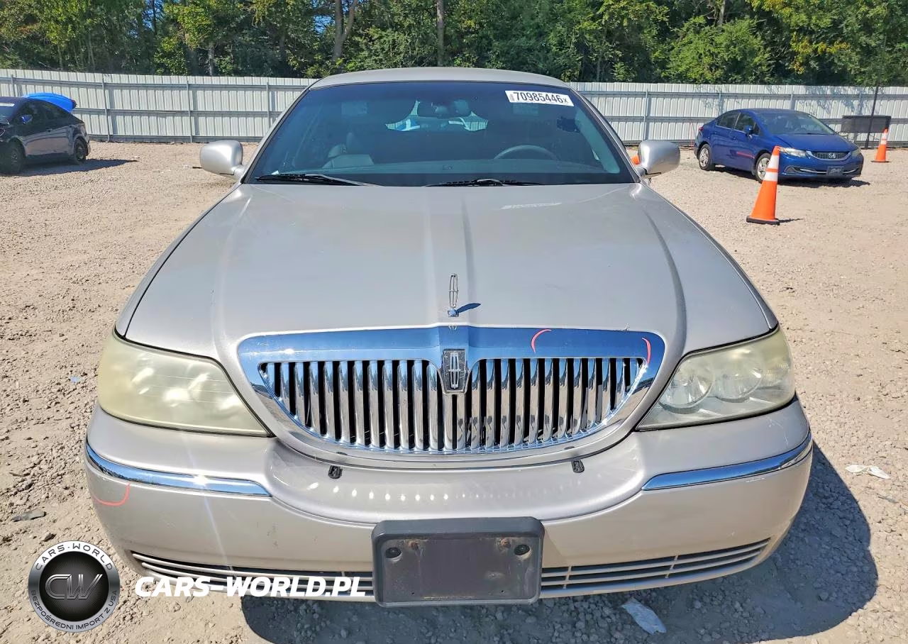 2007 Lincoln Town Car Signature VIN:1LNHM81W37Y639148 - 5
