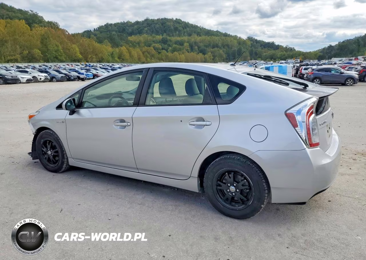 2014 Toyota Prius Two VIN:JTDKN3DU4E0370044 - 2
