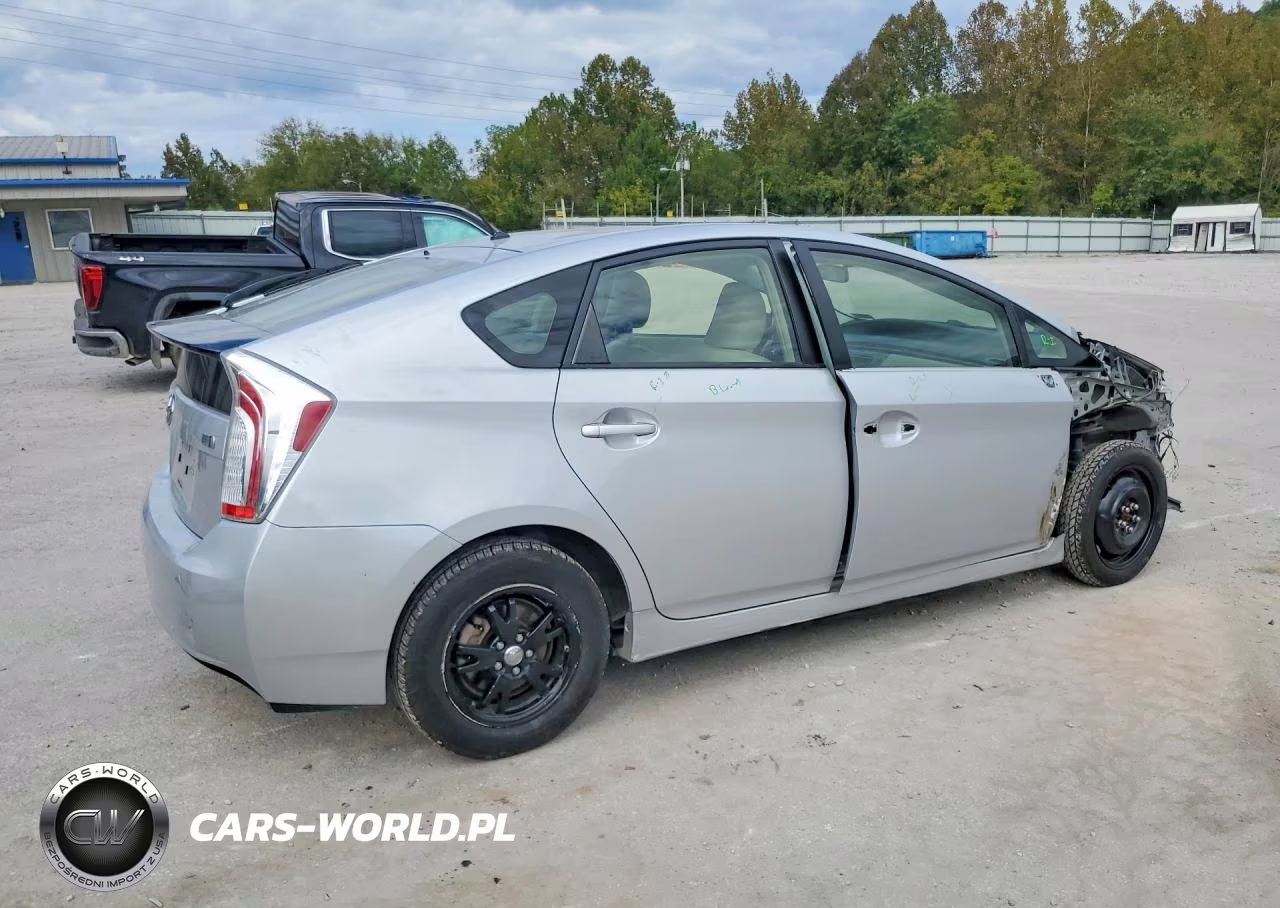 2014 Toyota Prius Two VIN:JTDKN3DU4E0370044 - 3