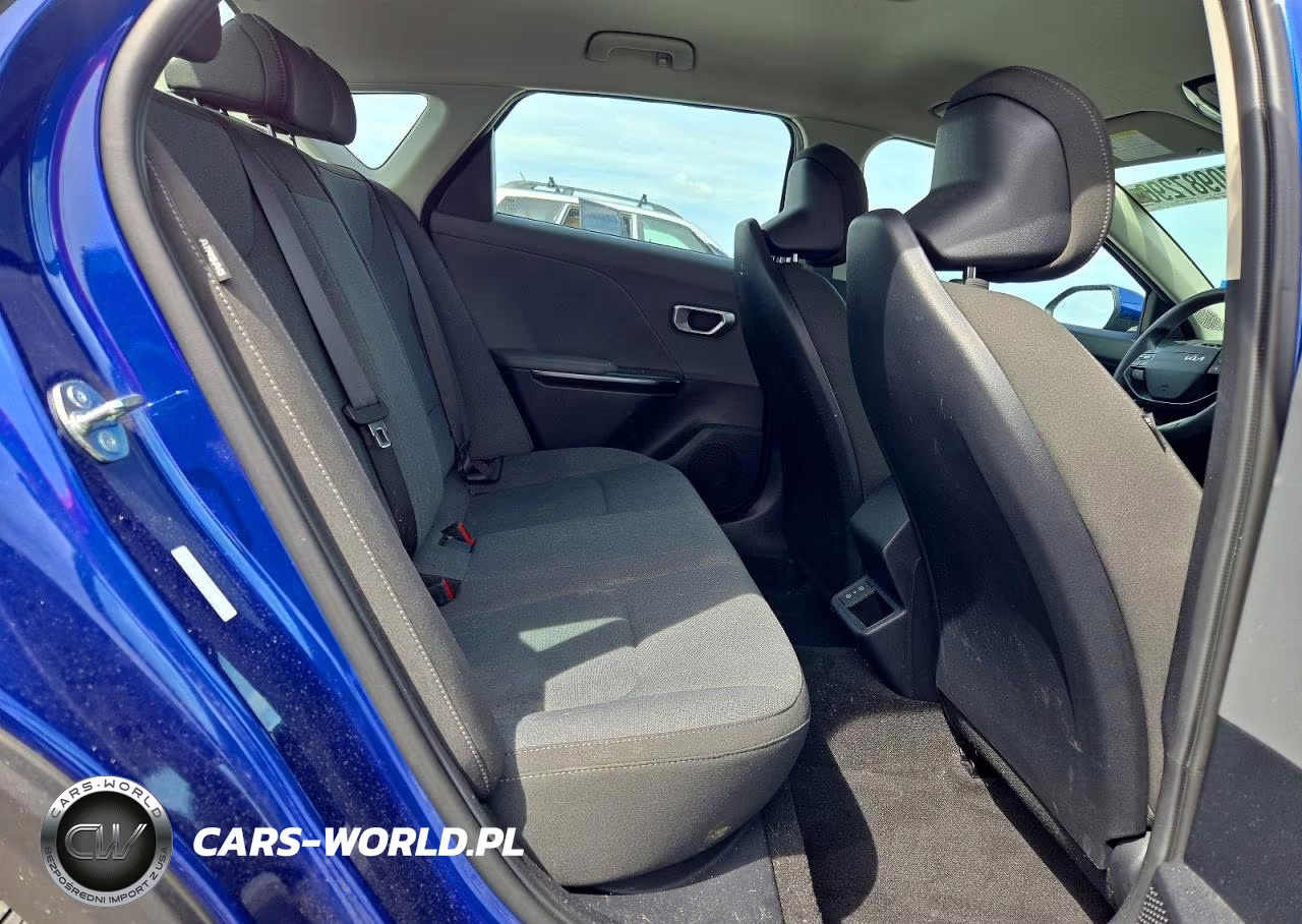 2025 Kia K4 Lxs VIN:3KPFT4DE6SE187981 - 10