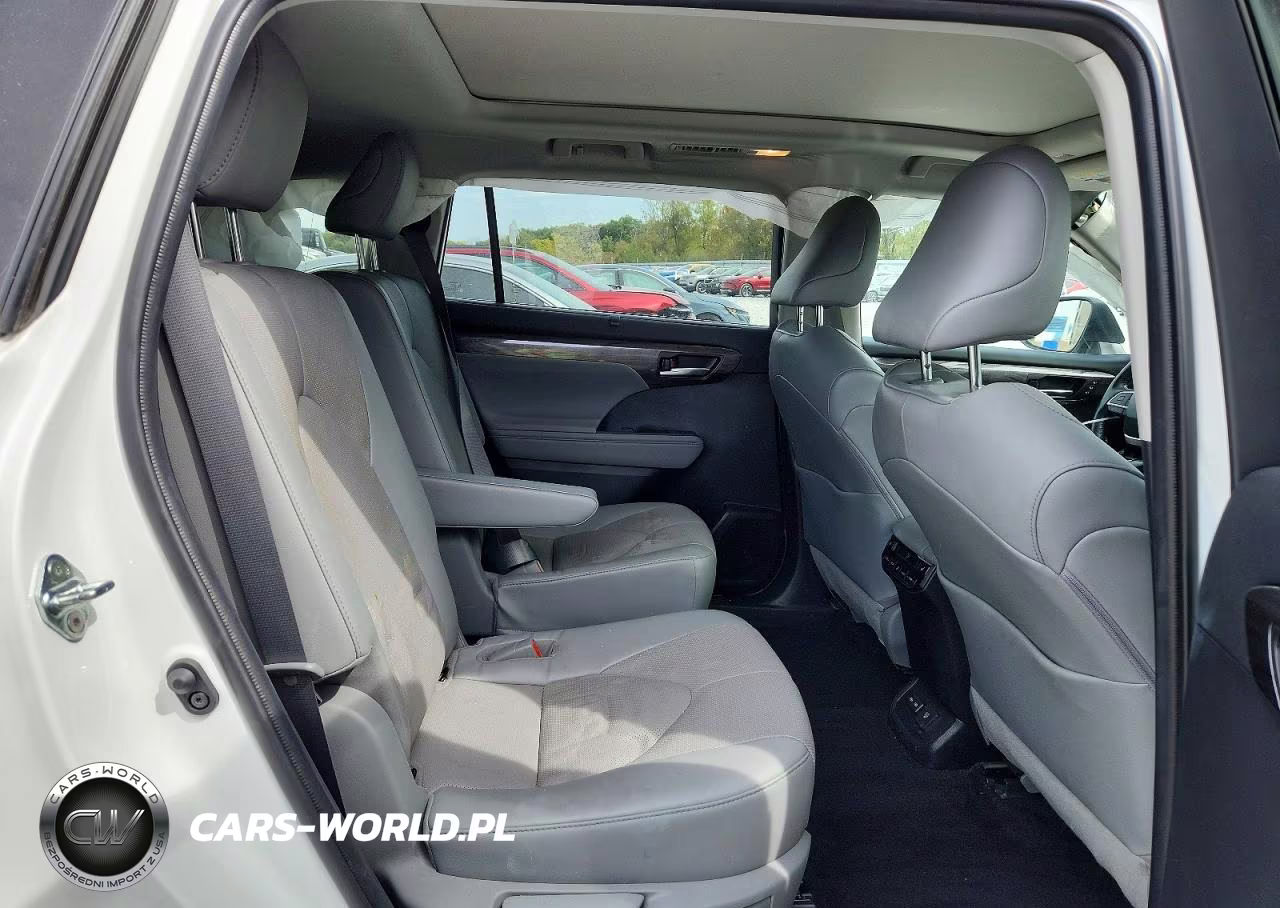 2022 Toyota Highlander Platinum VIN:5TDFZRBH9NS173494 - 11