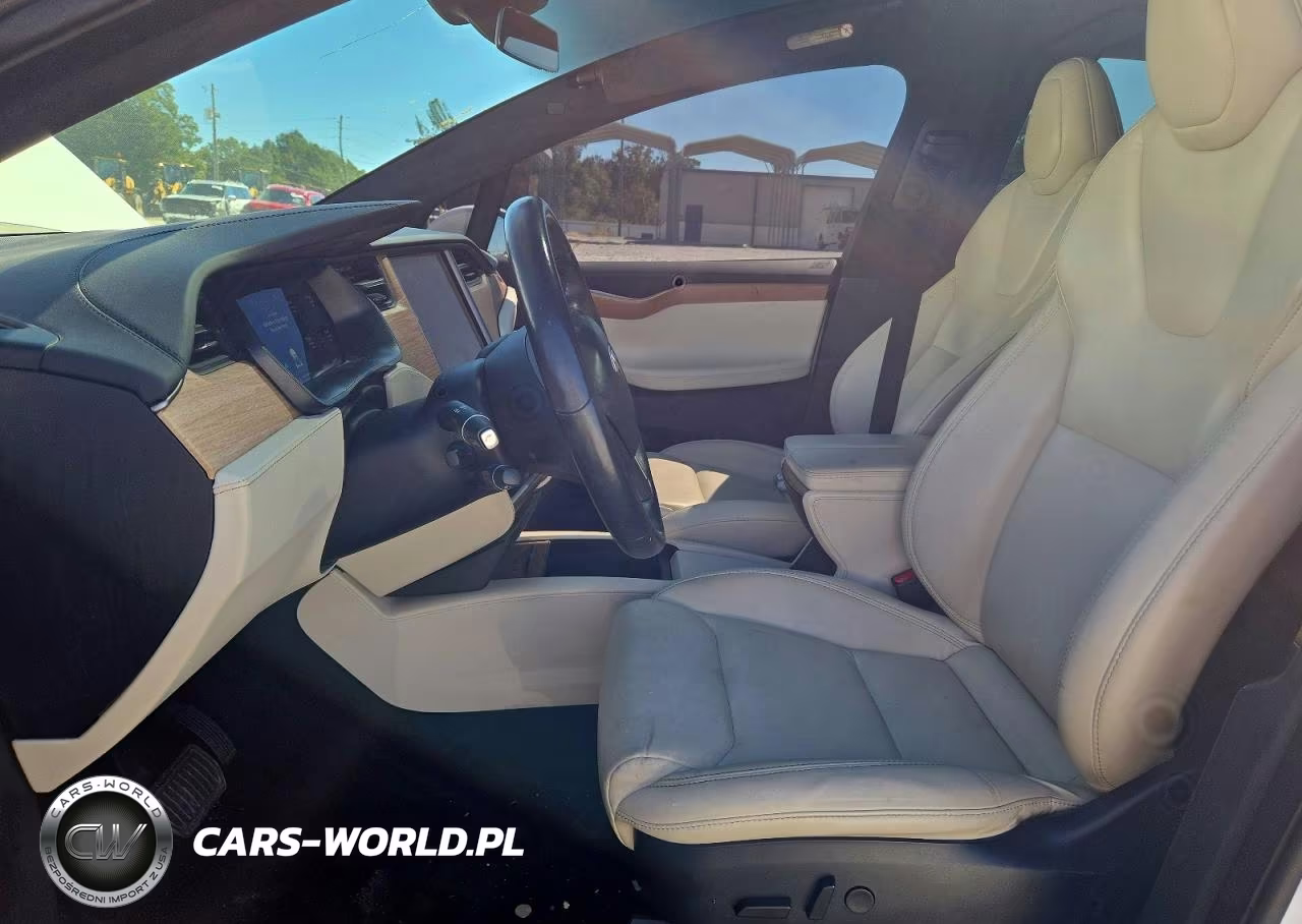 2020 Tesla Model X VIN:5YJXCDE24LF299425 - 7