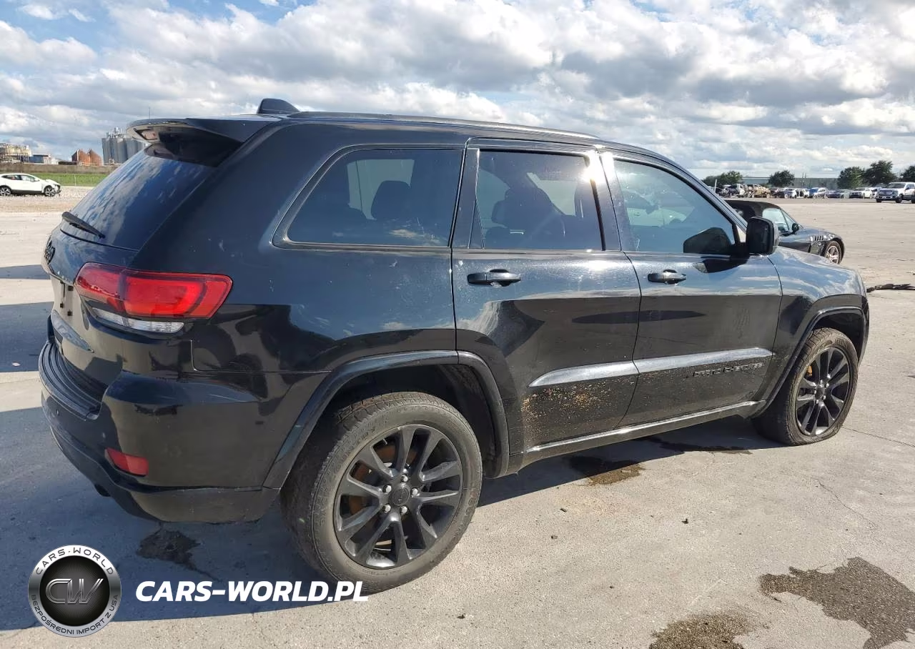 2018 Jeep Grand Cherokee Laredo VIN:1C4RJFAG4JC170252 - 3