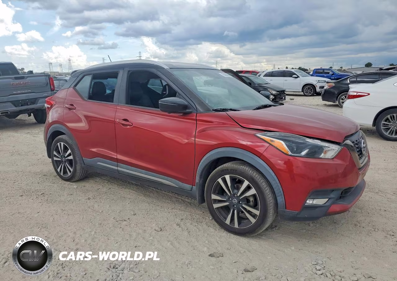 2019 Nissan Kicks Sr VIN:3N1CP5CU8KL513168 - 4