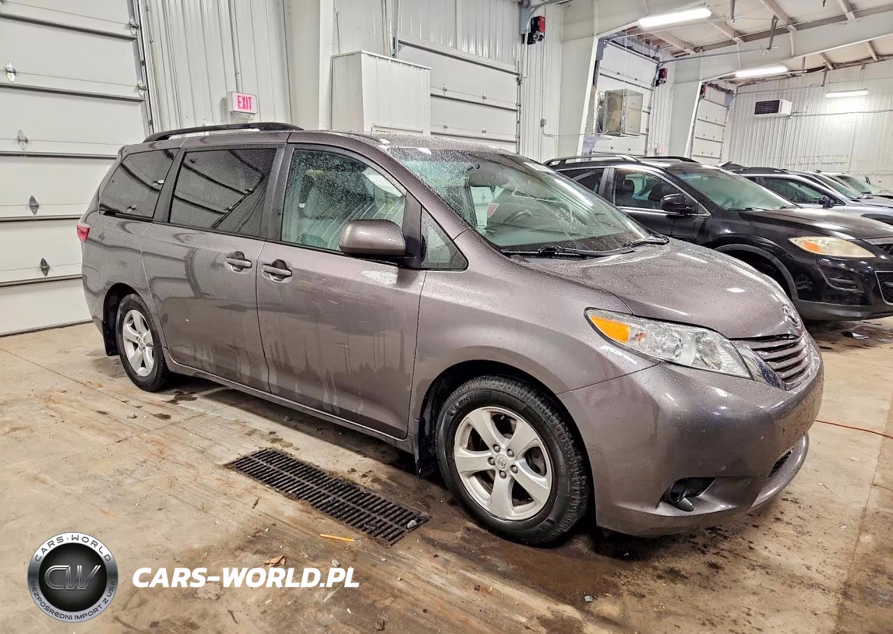 2015 Toyota Sienna Le VIN:5TDKK3DCXFS646418 - 4