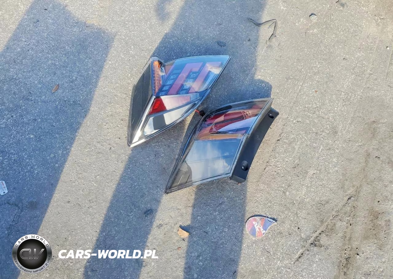 2019 Honda Civic Type-R Touring VIN:SHHFK8G7XKU205754 - 12