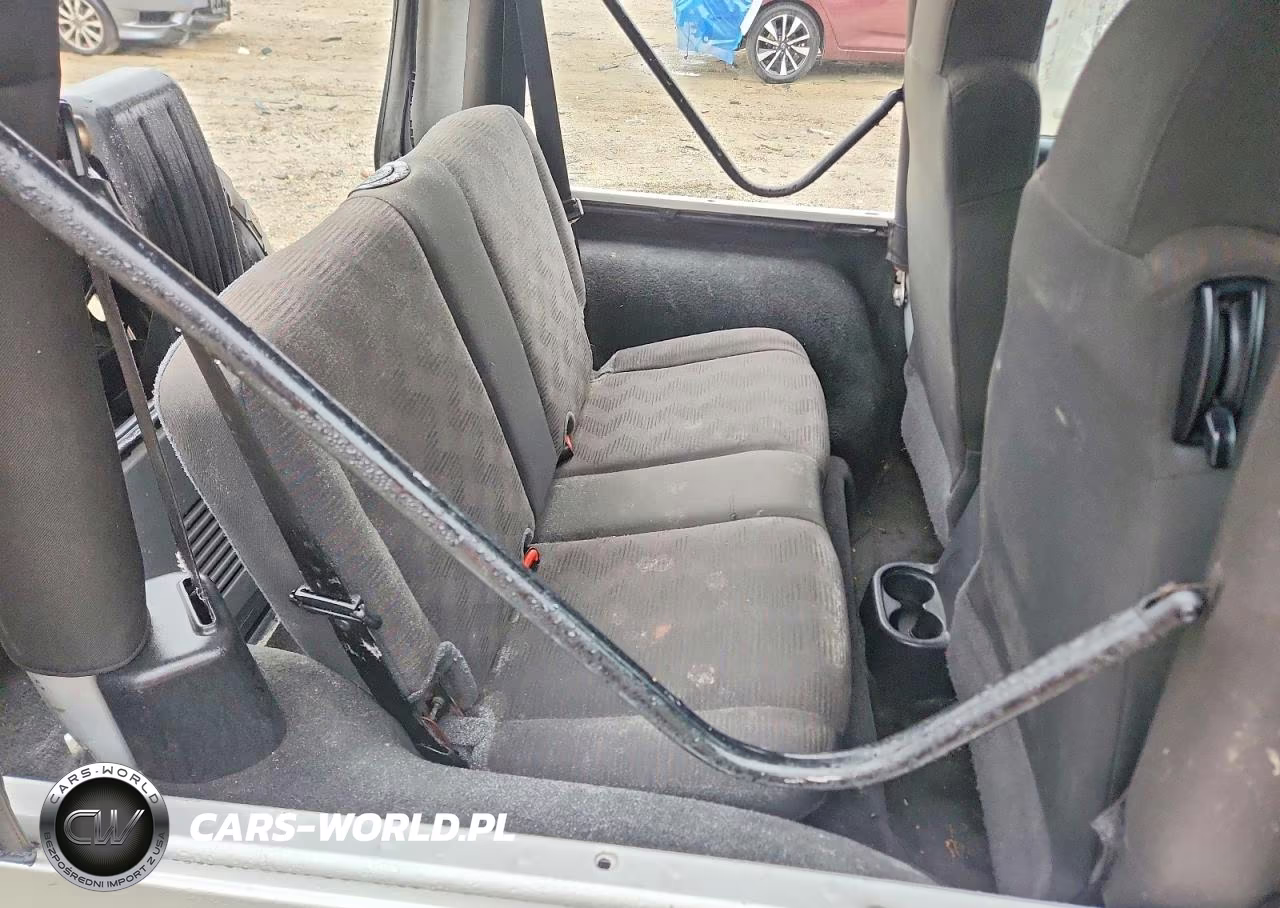 2005 Jeep Wrangler X VIN:1J4FA39S75P357696 - 10